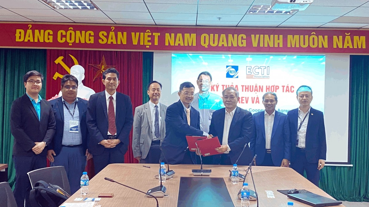 Hội Vô tuyến - Điện tử Việt Nam ký kết hợp tác với Hiệp hội ECTI Thái Lan
