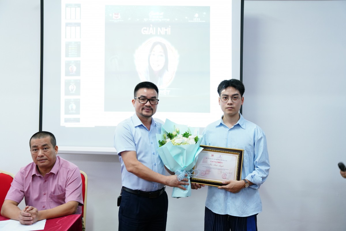 Trao giải cuộc thi viết 'Lan tỏa tri thức, bước tới Con đường tương lai'