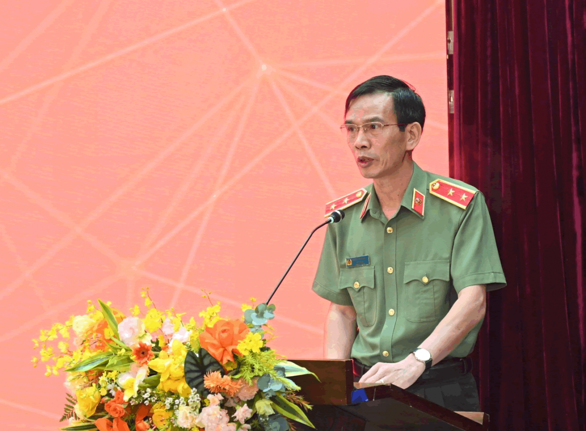 Trung tướng Hoàng Đức Lừng, Cục trưởng Cục Tổ chức cán bộ công bố các quyết định của Bộ trưởng Bộ Công an.