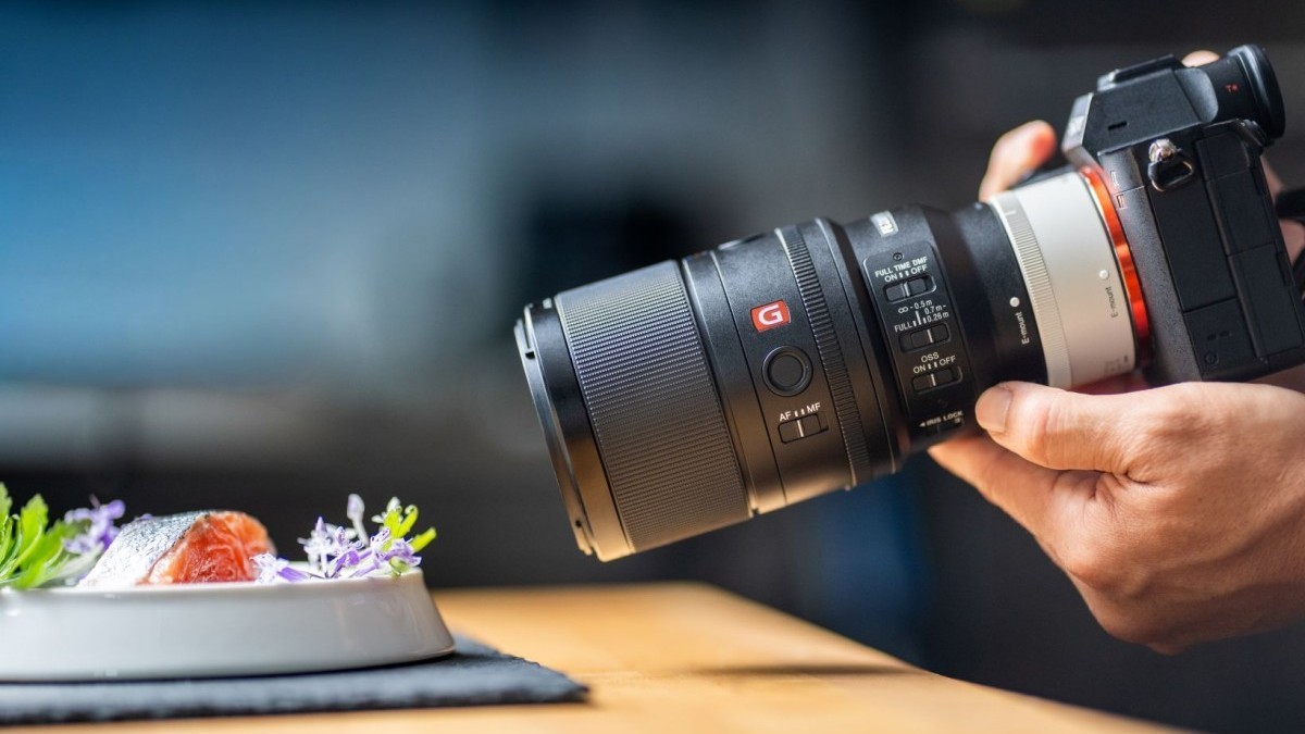 Sony ra mắt ống kính tele macro FE 100mm F2.8 Macro GM OSS
