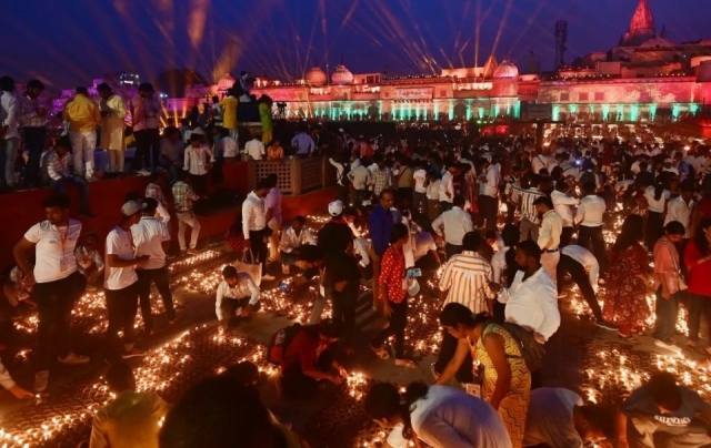 Diwali thắp lên hy vọng cho các nhà xuất khẩu Ấn Độ giữa cơn bão thuế quan từ Mỹ