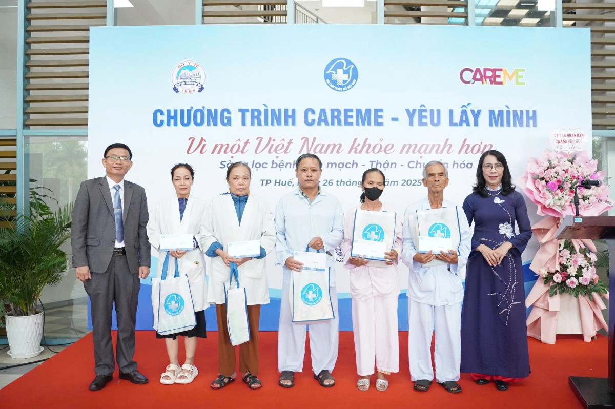 ‘CAREME – Yêu lấy mình’ khám sàng lọc Tim mạch – Thận – Chuyển hóa bằng AI cho hơn 1.000 người dân Huế ‘CAREME – Yêu lấy mình’ khám sàng lọc Tim mạch – Thận – Chuyển hóa bằng AI cho hơn 1.000 người dân Huế