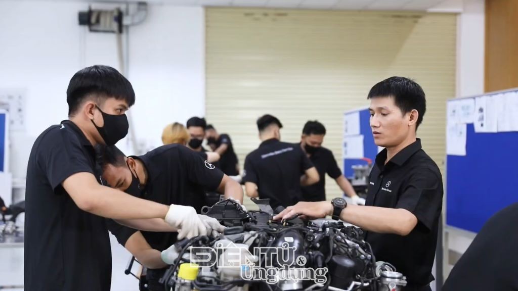 Mercedes-Benz Việt Nam đánh dấu 6 năm đào tạo kỹ thuật viên theo chuẩn Đức Mercedes-Benz Việt Nam đánh dấu 6 năm đào tạo kỹ thuật viên theo chuẩn Đức