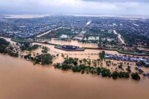 Thủ tướng chỉ đạo cấp bách ứng phó mưa lũ Đang công tác ở nước ngoài, Tổng Bí thư gửi thư thăm hỏi đồng bào vùng lũ