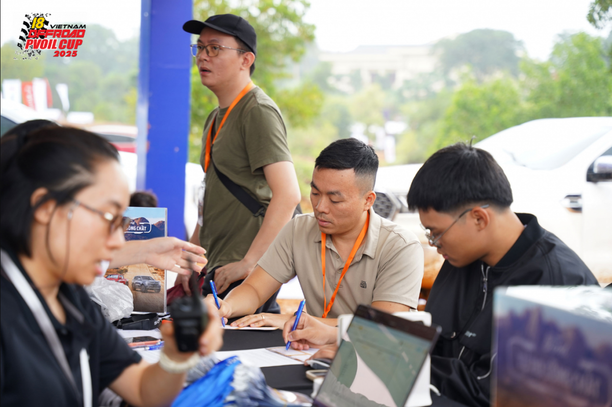 Trải nghiệm off-road đỉnh cao với Ford Everest Platinum tại PVOIL VOC 2025