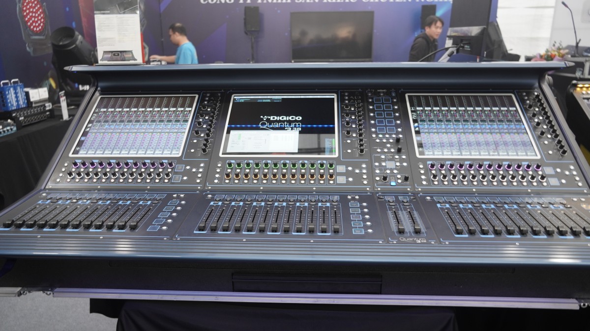 PLASE SHOW HÀ NỘI 2025 quy tụ thiết bị, giải pháp âm thanh, ánh sáng đột phá