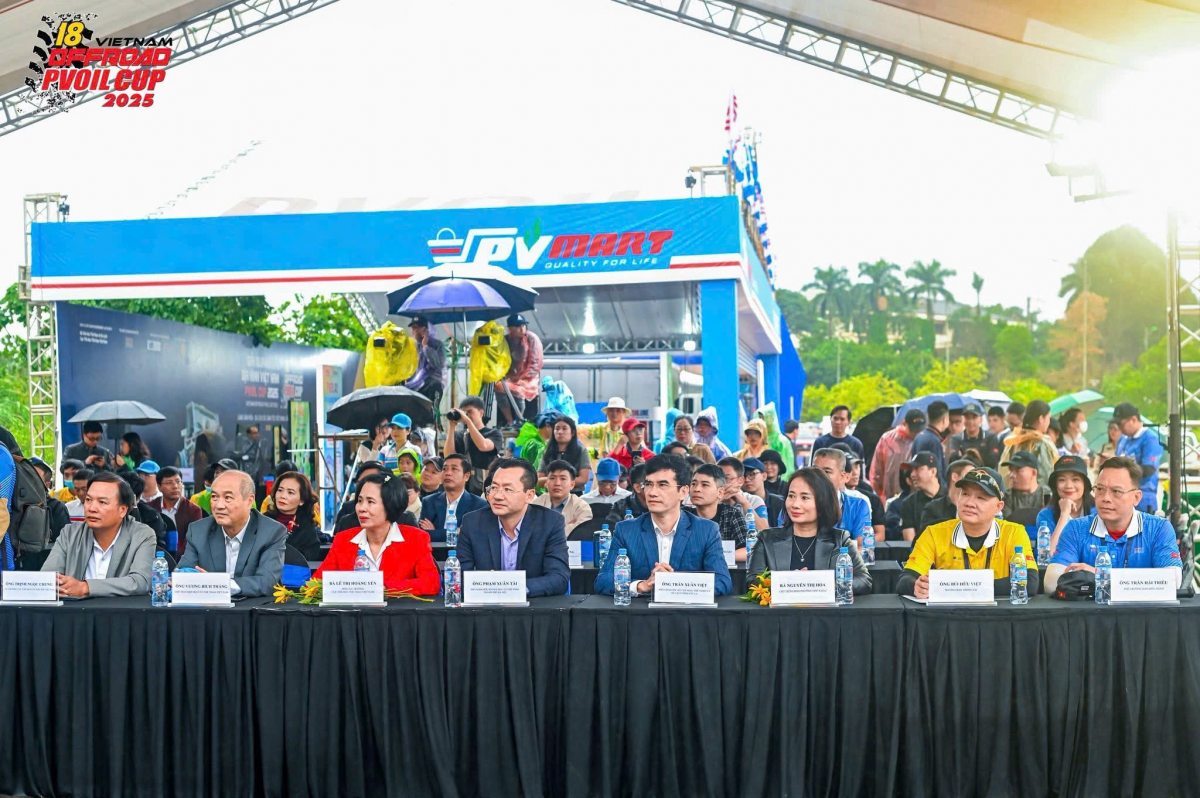 Không khí tưng bừng ngày khai mạc giải đua xe PVOIL Cup 2025