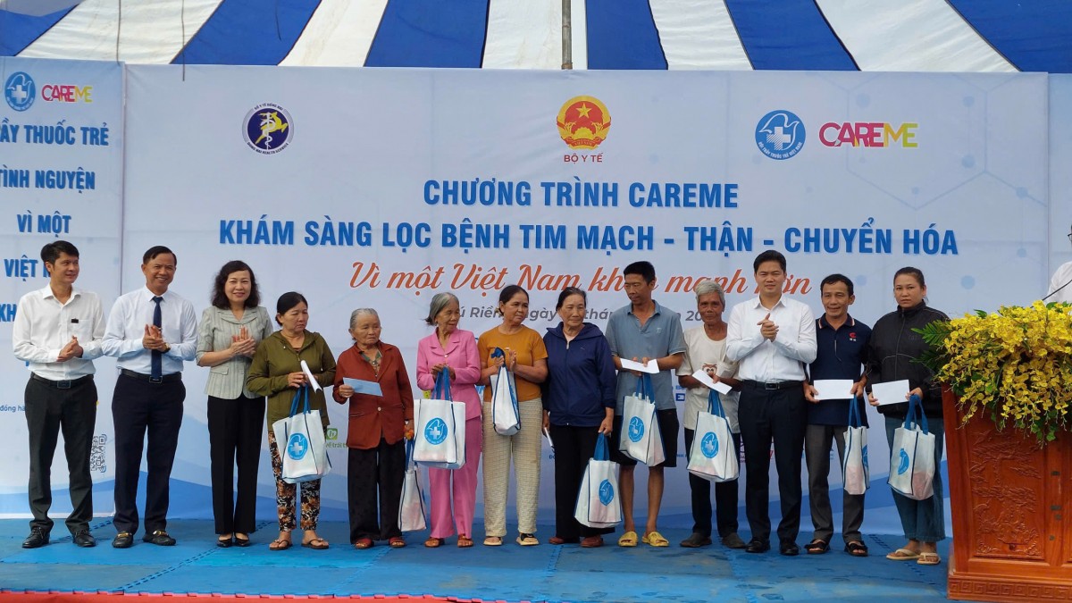 Tổ chức khám sàng lọc tim mạch - thận - chuyển hóa cho hơn 1.000 người dân xã Phú Riềng Tổ chức khám sàng lọc tim mạch - thận - chuyển hóa cho hơn 1.000 người dân xã Phú Riềng