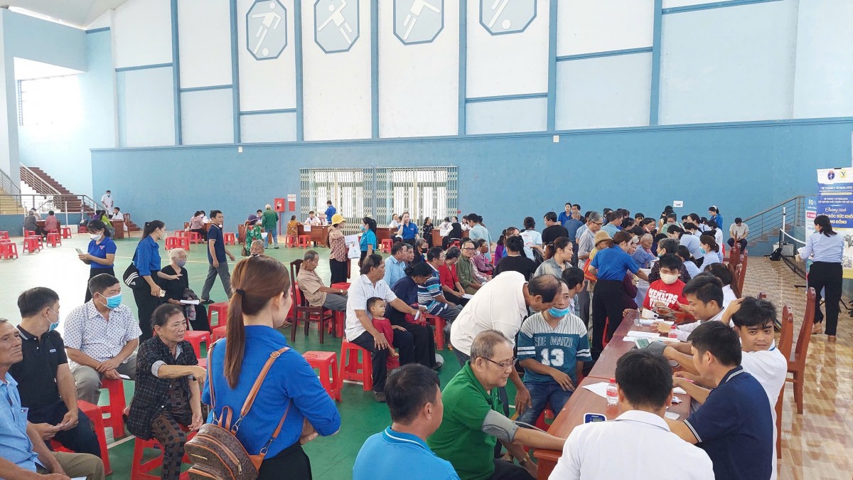 Tổ chức khám sàng lọc tim mạch - thận - chuyển hóa cho hơn 1.000 người dân xã Phú Riềng Tổ chức khám sàng lọc tim mạch - thận - chuyển hóa cho hơn 1.000 người dân xã Phú Riềng
