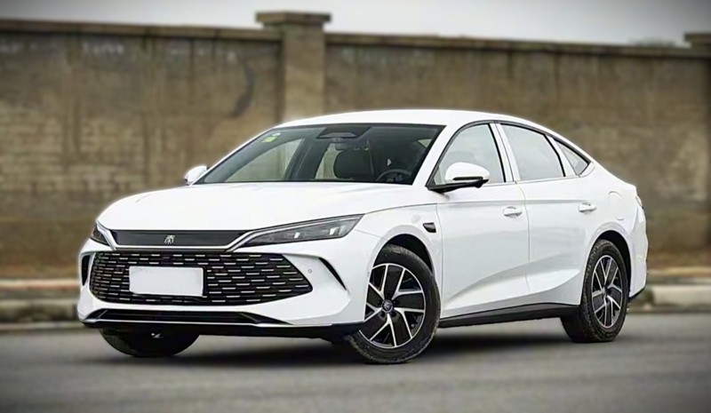 2026 BYD Qin L DM-I với thiết kế sang trọng.