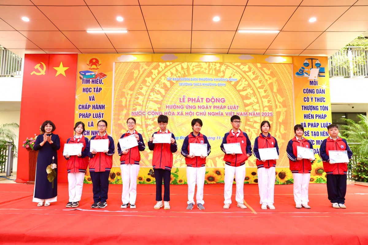 Hà Nội: Trường THCS Khương Đình tổ chức hoạt động hưởng ứng Ngày Pháp luật Việt Nam 2025 Hà Nội: Trường THCS Khương Đình tổ chức hoạt động hưởng ứng Ngày Pháp luật Việt Nam 2025