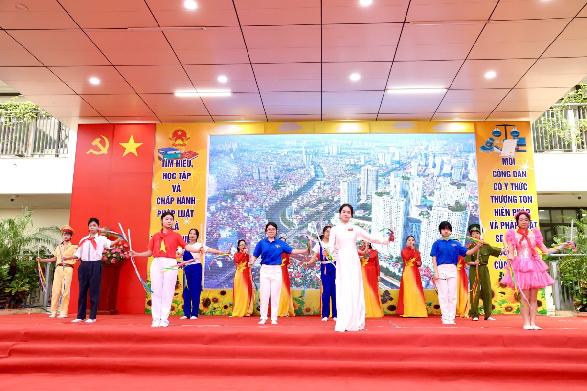 Hà Nội: Trường THCS Khương Đình tổ chức hoạt động hưởng ứng Ngày Pháp luật Việt Nam 2025 Hà Nội: Trường THCS Khương Đình tổ chức hoạt động hưởng ứng Ngày Pháp luật Việt Nam 2025