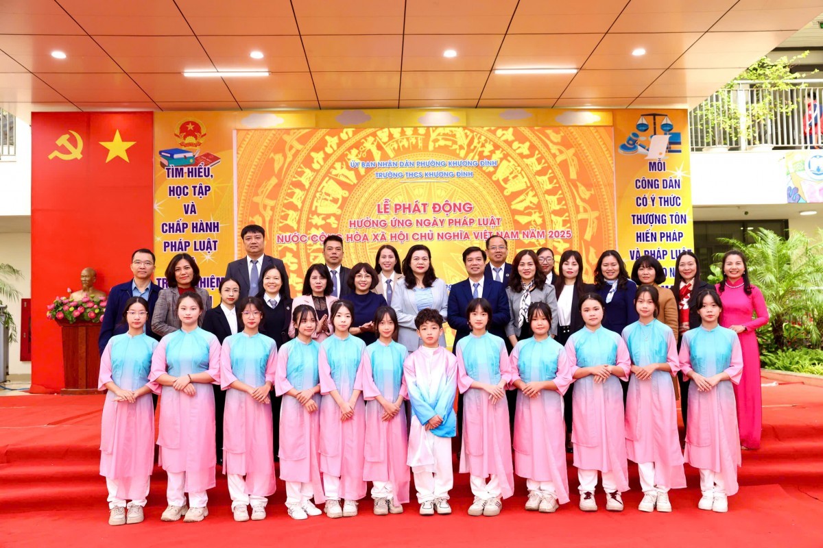 Hà Nội: Trường THCS Khương Đình tổ chức hoạt động hưởng ứng Ngày Pháp luật Việt Nam 2025
