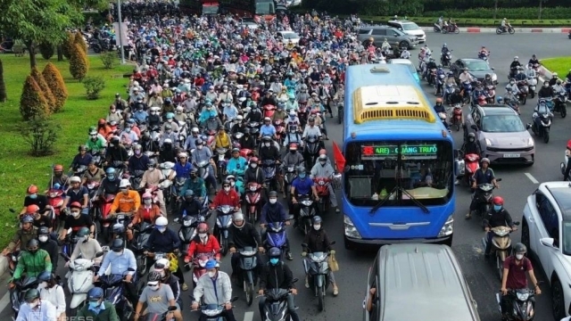 Xe máy chạy xăng sẽ được cải tạo sang điện thế nào