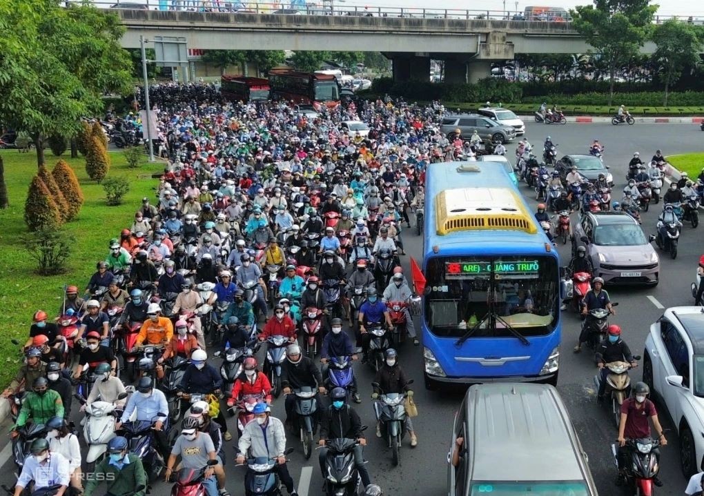 Xe máy chạy xăng sẽ được cải tạo sang điện thế nào