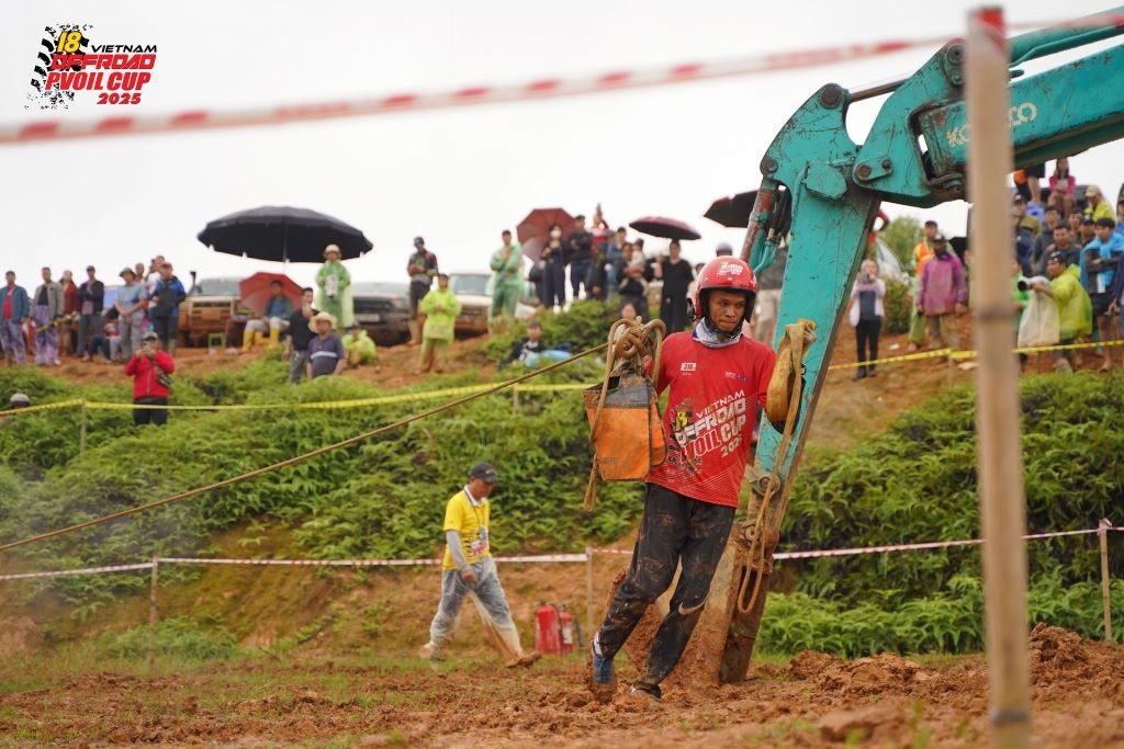 Phan Ngọc Mỹ lập kỷ lục vô địch PVOIL VOC bốn lần, cùng đội 318 tạo kỳ tích chưa từng có Phan Ngọc Mỹ lập kỷ lục vô địch PVOIL VOC bốn lần, cùng đội 318 tạo kỳ tích chưa từng có