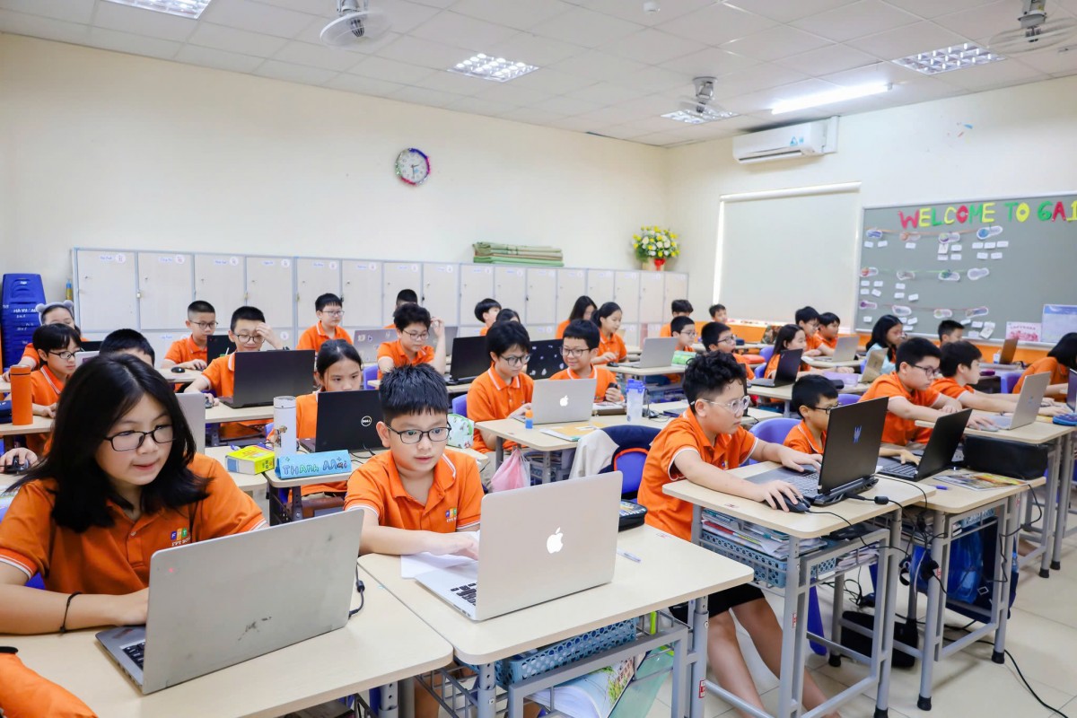1 buổi học cùng AI của học sinh FPT School trên lớp. Ảnh: FPT School 1 buổi học cùng AI của học sinh FPT School trên lớp. Ảnh: FPT School