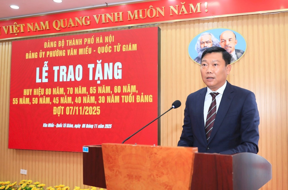 Phường Văn Miếu - Quốc Tử Giám: Kỷ lục số đảng viên được trao tặng Huy hiệu Đảng đợt 7/11 Phường Văn Miếu - Quốc Tử Giám: Kỷ lục số đảng viên được trao tặng Huy hiệu Đảng đợt 7/11