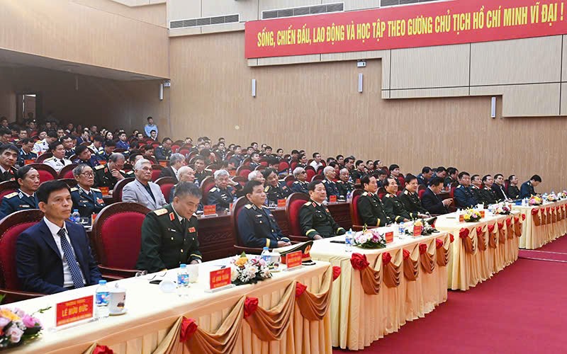 Tổng công ty ACC và Công ty ADCC đón nhận Huân chương Bảo vệ Tổ quốc hạng Nhất - Nhì Tổng công ty ACC và Công ty ADCC đón nhận Huân chương Bảo vệ Tổ quốc hạng Nhất - Nhì