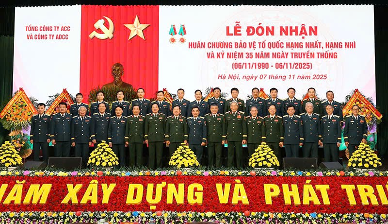 Tổng công ty ACC và Công ty ADCC kỷ niệm 35 năm Ngày truyền thống, đón nhận Huân chương Bảo vệ Tổ quốc Tổng công ty ACC và Công ty ADCC kỷ niệm 35 năm Ngày truyền thống, đón nhận Huân chương Bảo vệ Tổ quốc