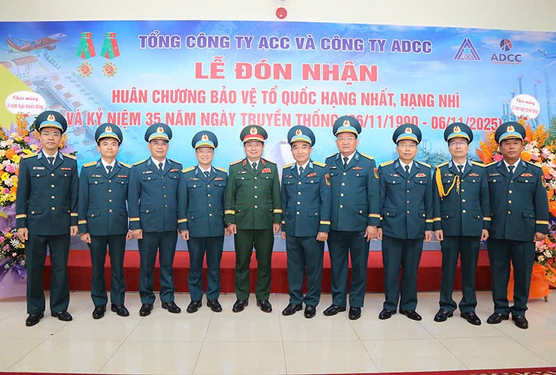 Tổng công ty ACC và Công ty ADCC kỷ niệm 35 năm Ngày truyền thống, đón nhận Huân chương Bảo vệ Tổ quốc Tổng công ty ACC và Công ty ADCC kỷ niệm 35 năm Ngày truyền thống, đón nhận Huân chương Bảo vệ Tổ quốc