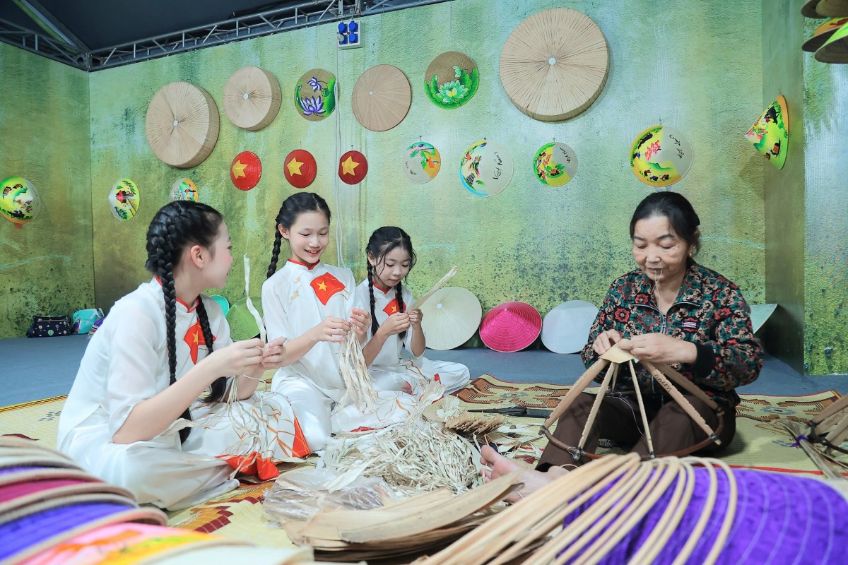 Lễ hội Áo dài Du lịch Hà Nội 2025 - bừng sáng không gian di sản giữa lòng Thủ đô