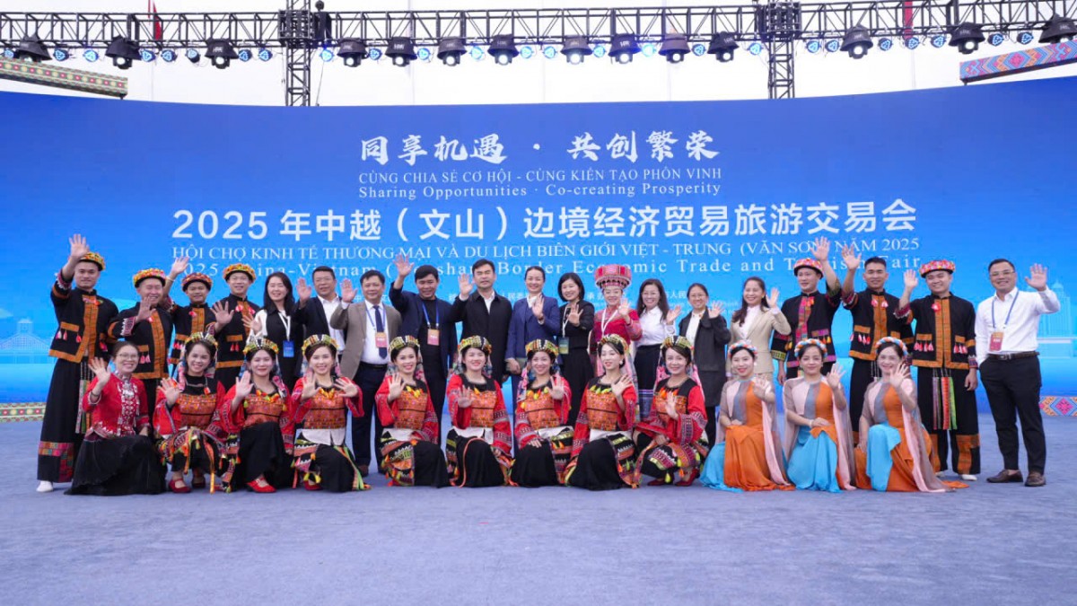 Tuyên Quang đẩy mạnh hợp tác kinh tế, thương mại và du lịch biên giới với châu Văn Sơn (Trung Quốc) Tuyên Quang đẩy mạnh hợp tác kinh tế, thương mại và du lịch biên giới với châu Văn Sơn (Trung Quốc)