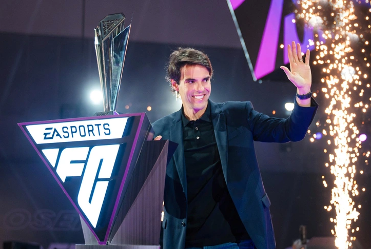 Hai huyền thoại bóng đá thế giới Kaka và Luis Figo tại Lễ bế mạc FC Pro Festival 2025. Hai huyền thoại bóng đá thế giới Kaka và Luis Figo tại Lễ bế mạc FC Pro Festival 2025.