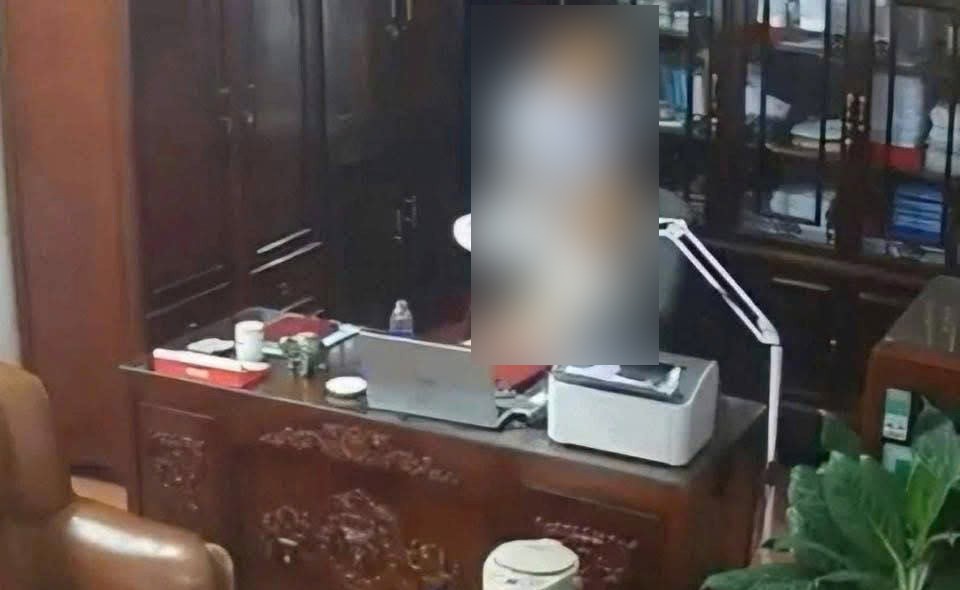 Phát tán clip “nhạy cảm” của một nam lãnh đạo trường học sẽ bị xử phạt tội gì?