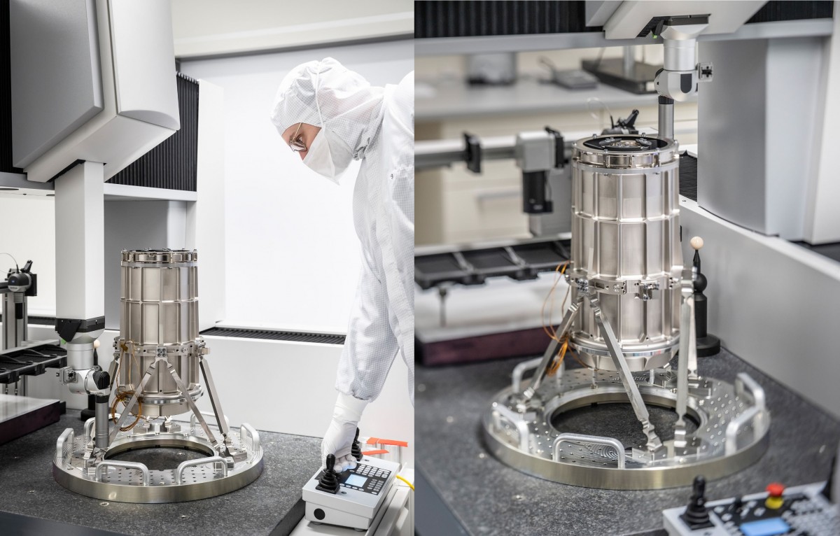 Kính viễn vọng gương kim loại để chứng minh khái niệm máy quang phổ trên chip phục vụ cho việc quan sát quang phổ Trái Đất