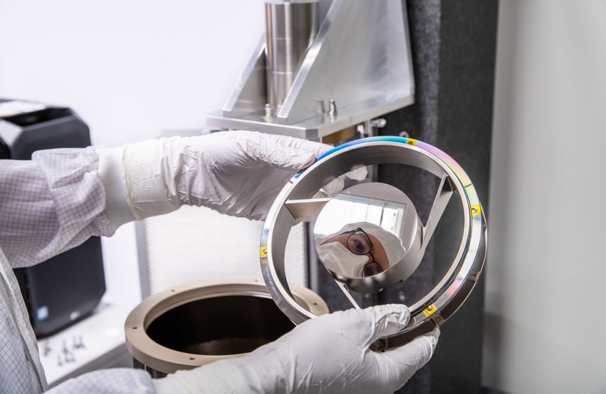 Quang học kim loại được sản xuất tại Fraunhofer IOF cho kính viễn vọng cho phép sử dụng chúng trong các vệ tinh nhỏ và mở rộng quy mô riêng lẻ cho các sứ mệnh không gian