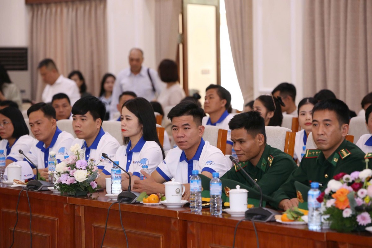 Lãnh đạo Bộ Giáo dục và Đào tạo gặp mặt 80 gương giáo viên chương trình “Chia sẻ cùng thầy cô” năm 2025