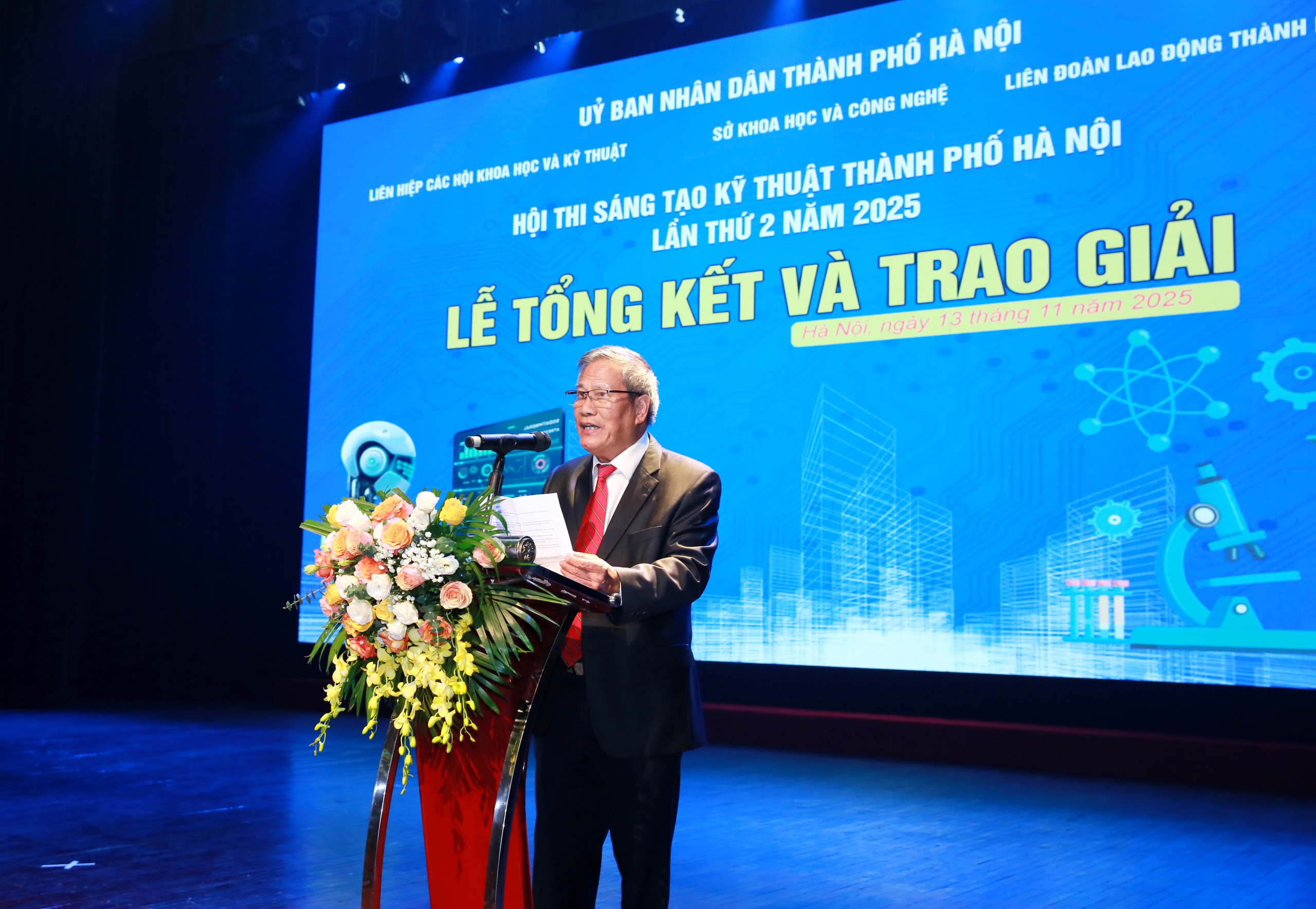 52 đề tài đạt giải tại Hội thi Sáng tạo Kỹ thuật thành phố Hà Nội lần thứ II- Ảnh 2. 52 đề tài đạt giải tại Hội thi Sáng tạo Kỹ thuật thành phố Hà Nội lần thứ II- Ảnh 2.