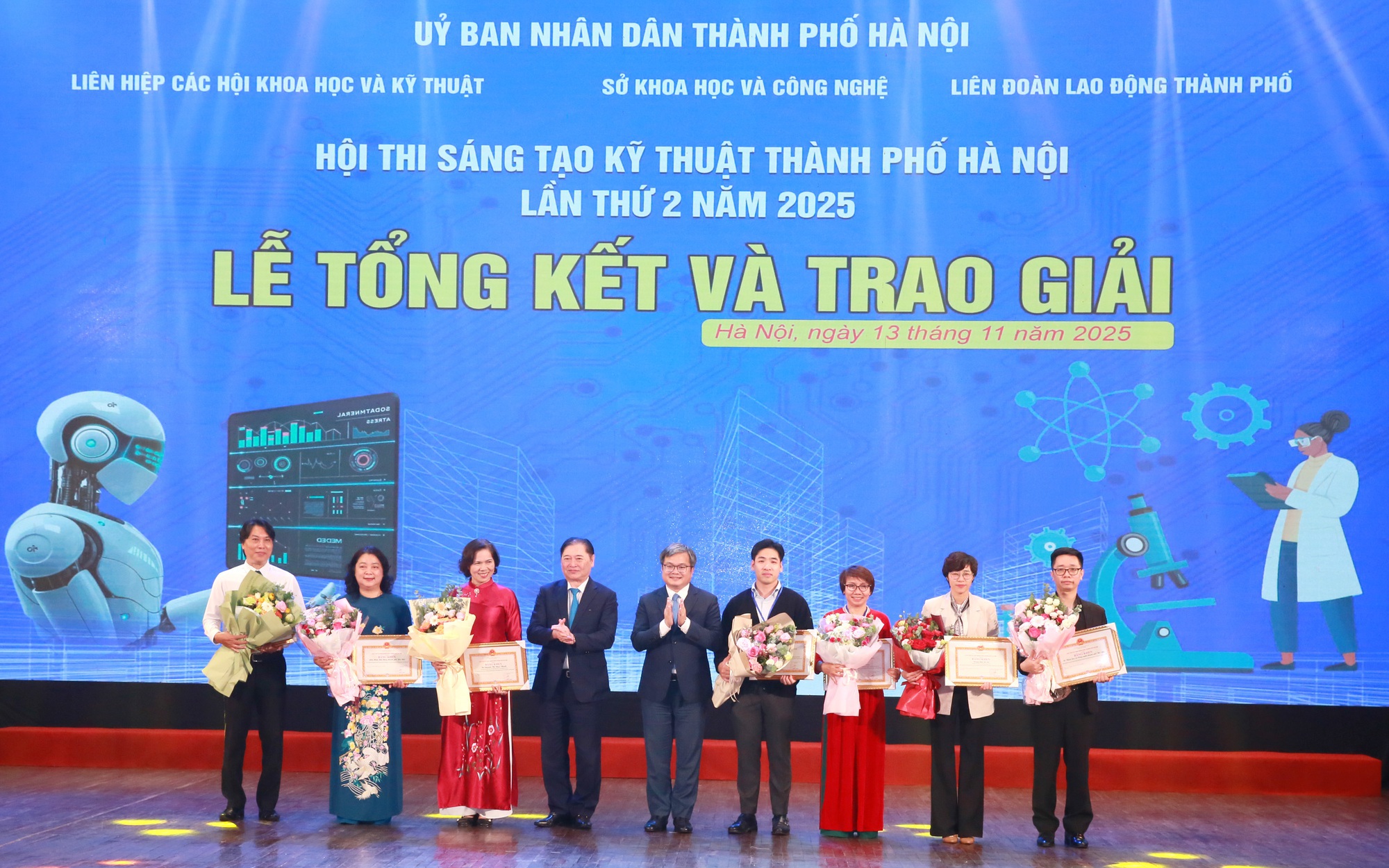 Phó Chủ tịch UBND Thành phố Trương Việt Dũng trao Bằng khen của UBND Thành phố cho các tập thể Phó Chủ tịch UBND Thành phố Trương Việt Dũng trao Bằng khen của UBND Thành phố cho các tập thể