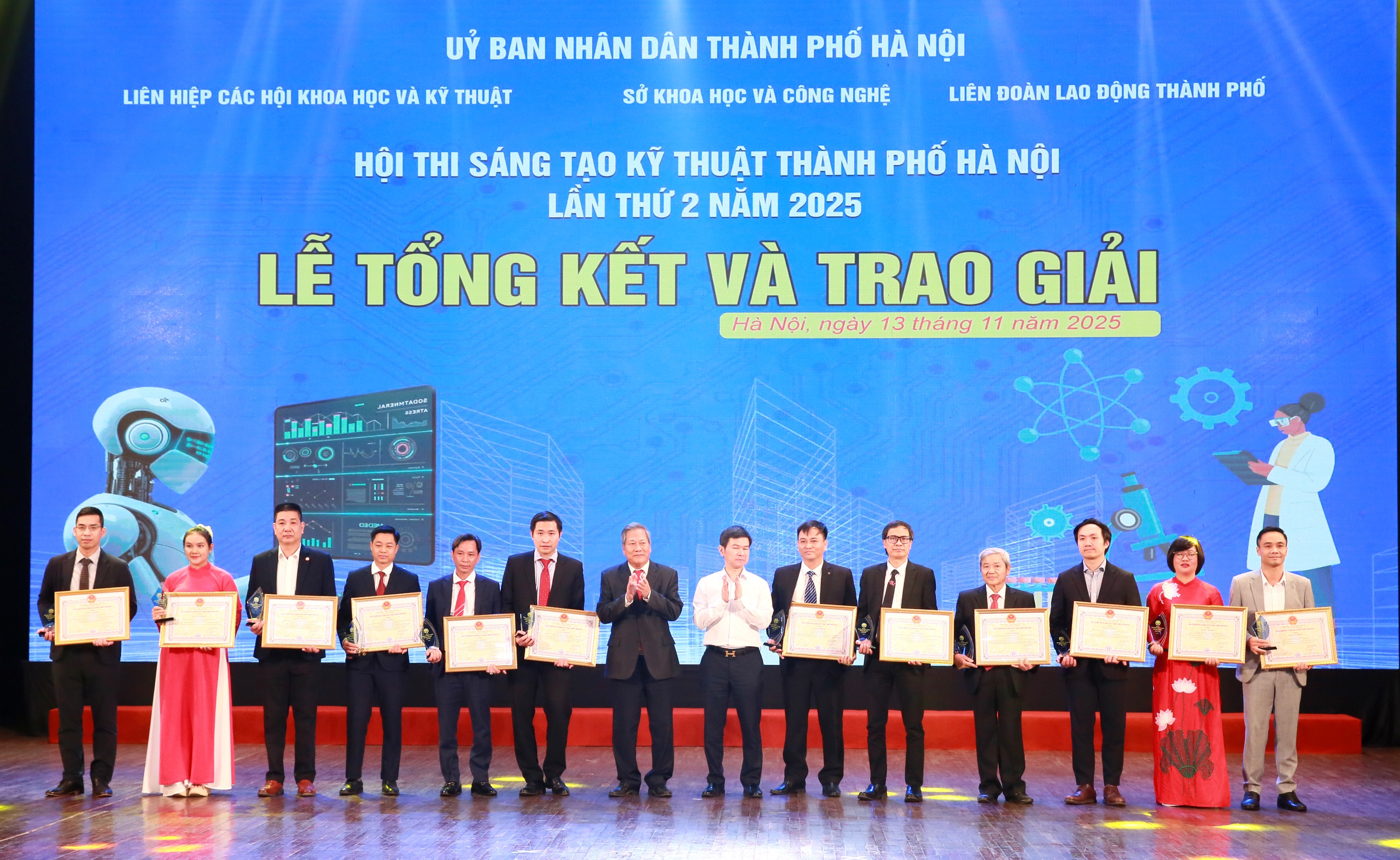 52 đề tài đạt giải tại Hội thi Sáng tạo Kỹ thuật thành phố Hà Nội lần thứ II- Ảnh 5. 52 đề tài đạt giải tại Hội thi Sáng tạo Kỹ thuật thành phố Hà Nội lần thứ II- Ảnh 5.