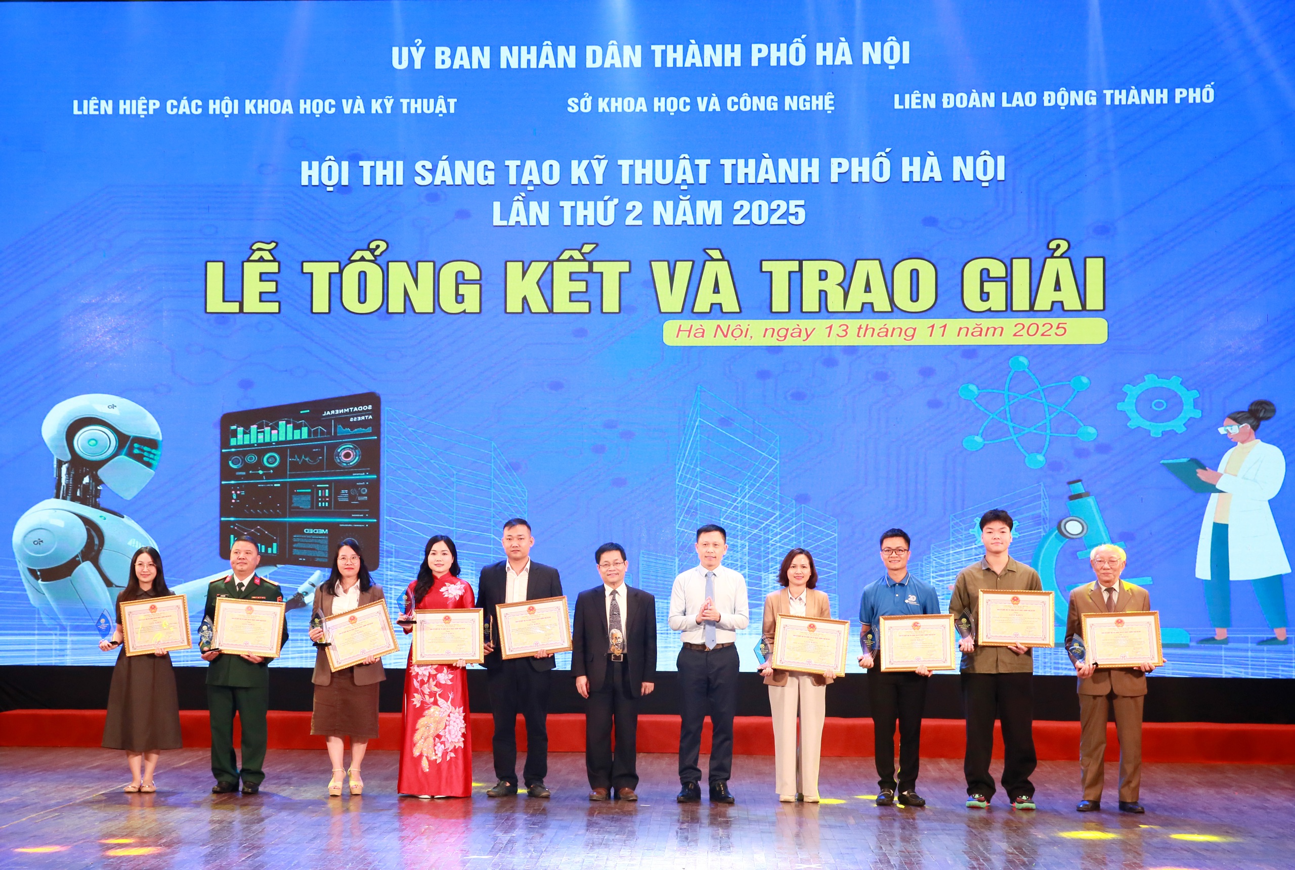 52 đề tài đạt giải tại Hội thi Sáng tạo Kỹ thuật thành phố Hà Nội lần thứ II- Ảnh 6. 52 đề tài đạt giải tại Hội thi Sáng tạo Kỹ thuật thành phố Hà Nội lần thứ II- Ảnh 6.