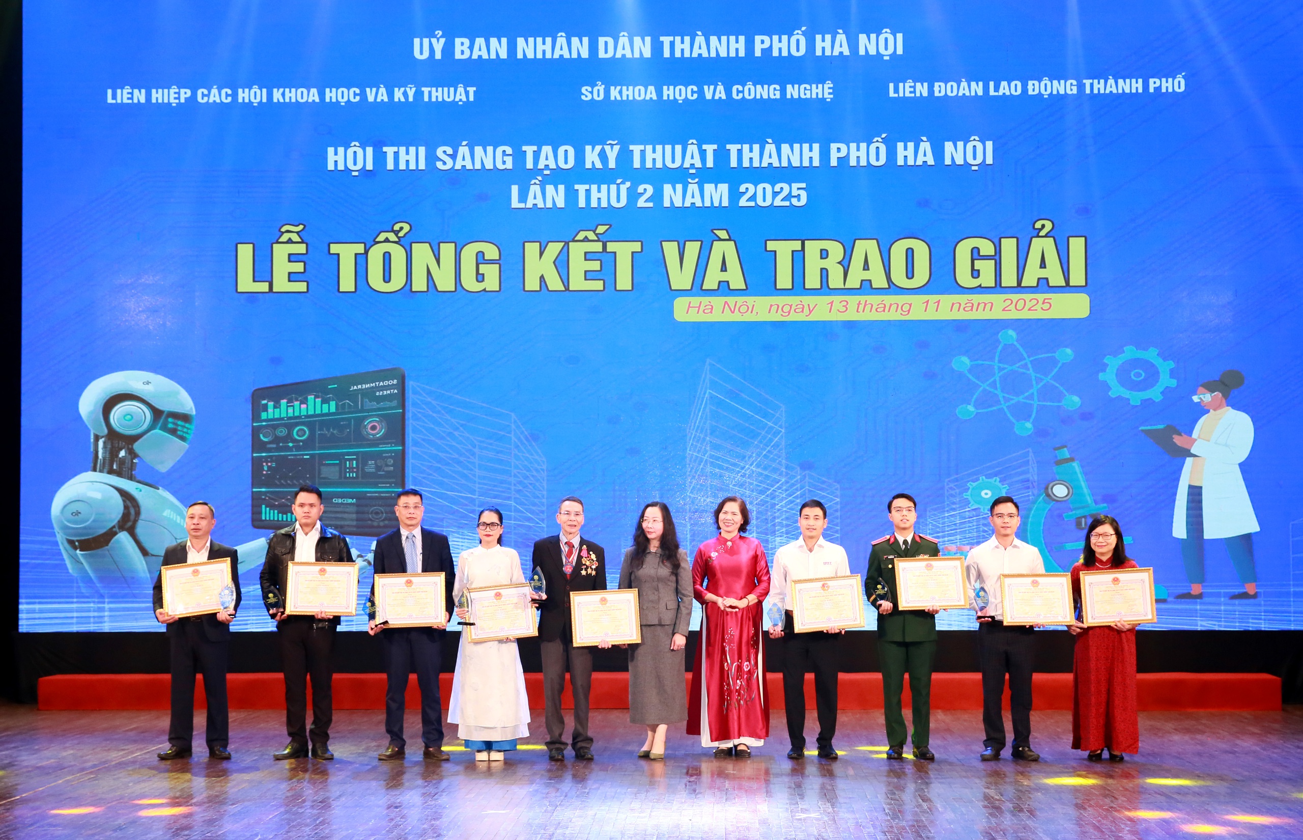 52 đề tài đạt giải tại Hội thi Sáng tạo Kỹ thuật thành phố Hà Nội lần thứ II- Ảnh 7. 52 đề tài đạt giải tại Hội thi Sáng tạo Kỹ thuật thành phố Hà Nội lần thứ II- Ảnh 7.