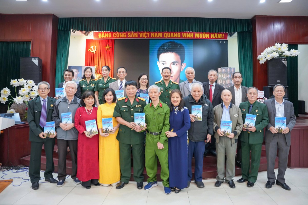 Ra mắt Bộ sưu tập di ảnh chân dung “Đại đoàn kết” và “Vinh quang Nhà giáo Việt Nam”: Hành trình tri ân những con người làm nên lịch sử Ra mắt Bộ sưu tập di ảnh chân dung “Đại đoàn kết” và “Vinh quang Nhà giáo Việt Nam”: Hành trình tri ân những con người làm nên lịch sử