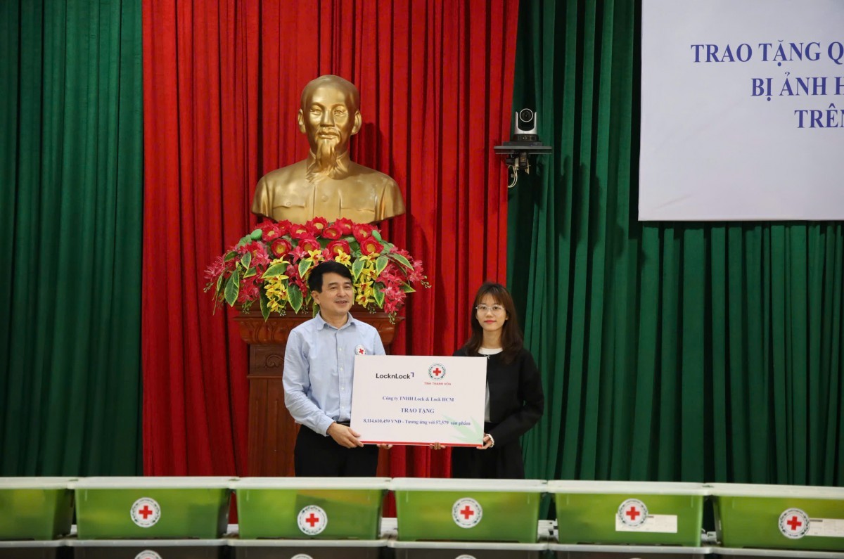 LocknLock tiếp sức đồng bào vùng lũ tái thiết cuộc sống sau thiên tai