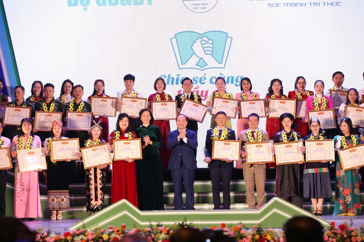 ‘Chia sẻ cùng thầy cô 2025’: Tuyên dương 80 thầy cô giáo tiêu biểu