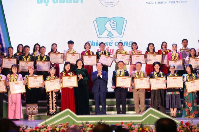 ‘Chia sẻ cùng thầy cô 2025’: Tuyên dương 80 thầy cô giáo tiêu biểu