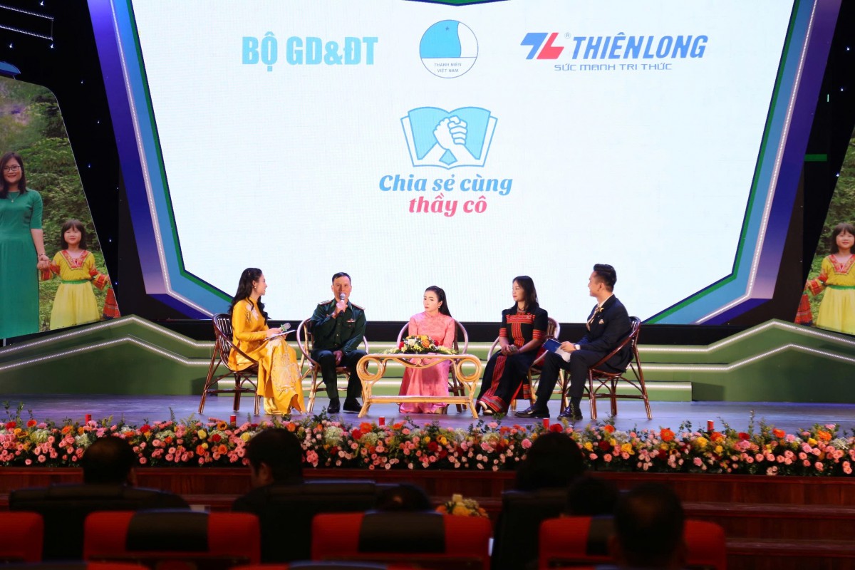 ‘Chia sẻ cùng thầy cô 2025’: Tuyên dương 80 thầy cô giáo tiêu biểu ‘Chia sẻ cùng thầy cô 2025’: Tuyên dương 80 thầy cô giáo tiêu biểu