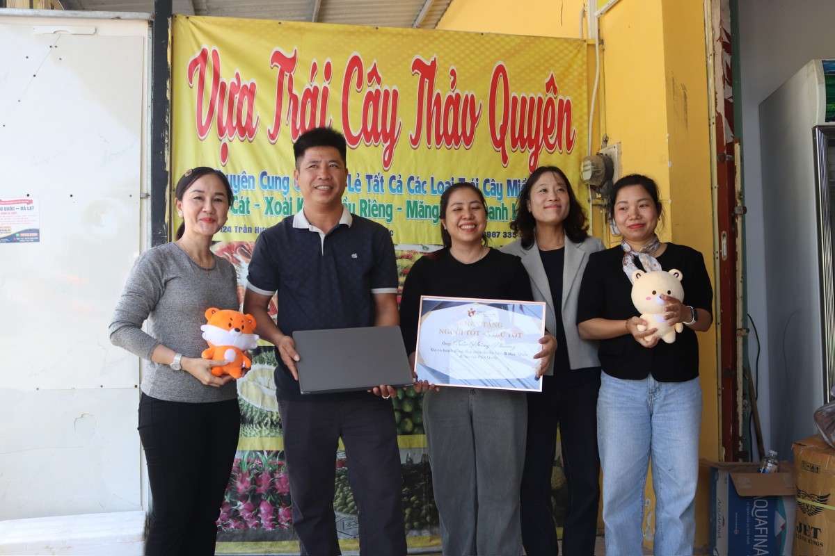 Tổng cục Du lịch Hàn Quốc tri ân người dân Phú Quốc vì nghĩa cử giúp du khách Hàn Quốc đi lạc Tổng cục Du lịch Hàn Quốc tri ân người dân Phú Quốc vì nghĩa cử giúp du khách Hàn Quốc đi lạc