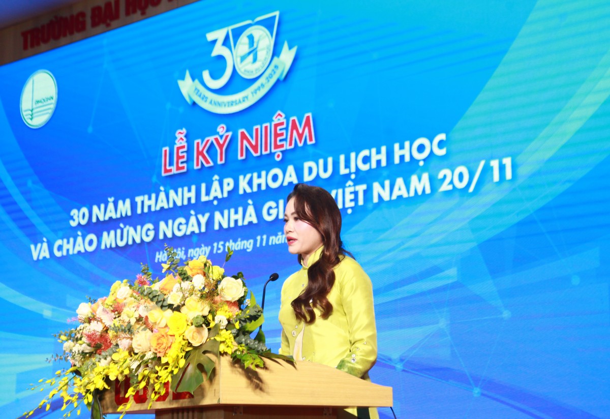 Khoa Du lịch học ĐHKHXH&NV được vinh danh 'Cơ sở đào tạo Du lịch tốt nhất' Khoa Du lịch học ĐHKHXH&NV được vinh danh 'Cơ sở đào tạo Du lịch tốt nhất'
