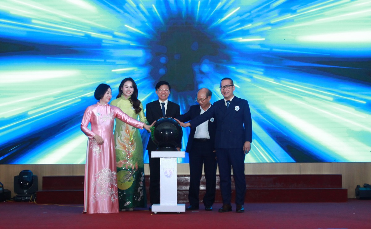 Khoa Du lịch học ĐHKHXH&NV được vinh danh 'Cơ sở đào tạo Du lịch tốt nhất' Khoa Du lịch học ĐHKHXH&NV được vinh danh 'Cơ sở đào tạo Du lịch tốt nhất'