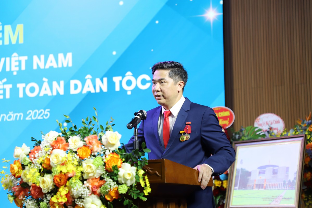 Phó Chủ tịch Quốc hội Đỗ Văn Chiến tham dự Ngày hội Đại đoàn kết toàn dân tộc tại Học viện Tài chính Phó Chủ tịch Quốc hội Đỗ Văn Chiến tham dự Ngày hội Đại đoàn kết toàn dân tộc tại Học viện Tài chính