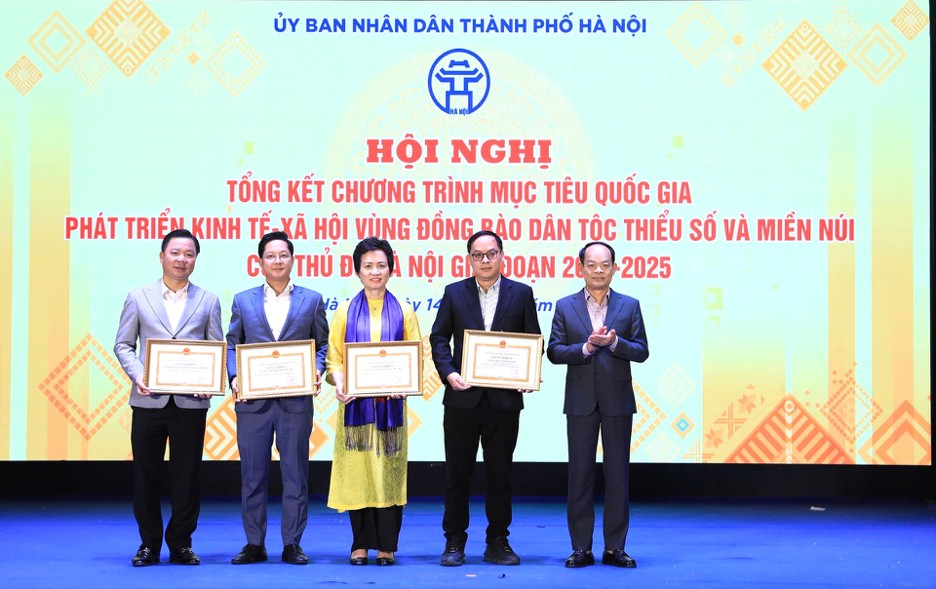 Hà Nội thu hẹp chênh lệch thu nhập vùng đồng bào miền núi và vùng nông thôn ngoại thành