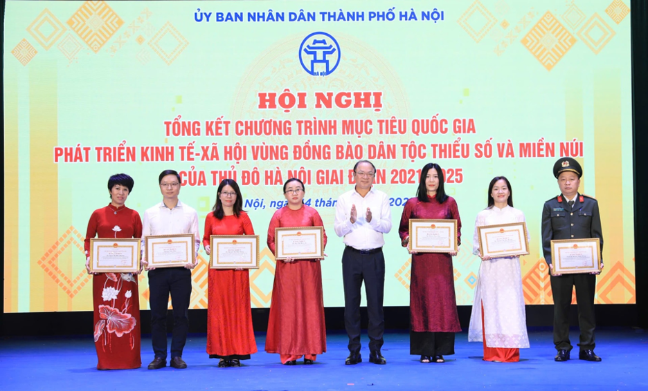 Hà Nội thu hẹp chênh lệch thu nhập vùng đồng bào miền núi và vùng nông thôn ngoại thành Hà Nội thu hẹp chênh lệch thu nhập vùng đồng bào miền núi và vùng nông thôn ngoại thành