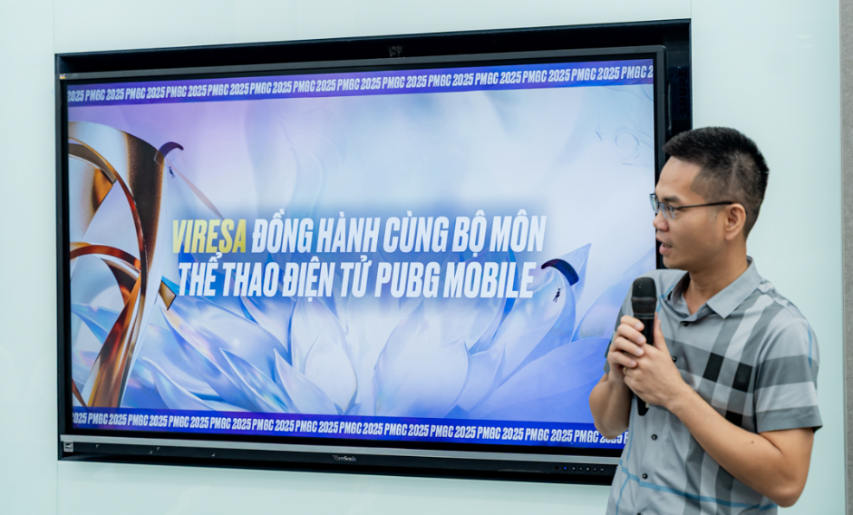 Đại diện Hội Thể thao điện tử giải trí Việt Nam - ông Đỗ Việt Hùng chia sẻ cùng báo chí và các VĐV Đại diện Hội Thể thao điện tử giải trí Việt Nam - ông Đỗ Việt Hùng chia sẻ cùng báo chí và các VĐV