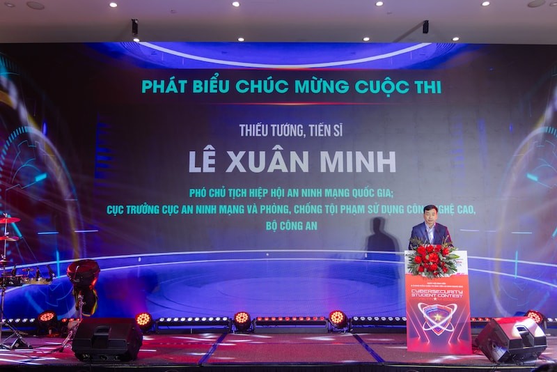 Thiếu tướng Lê Xuân Minh, Cục trưởng Cục An ninh mạng và phòng, chống tội phạm sử dụng công nghệ cao phát biểu tại Cuộc thi. Thiếu tướng Lê Xuân Minh, Cục trưởng Cục An ninh mạng và phòng, chống tội phạm sử dụng công nghệ cao phát biểu tại Cuộc thi.